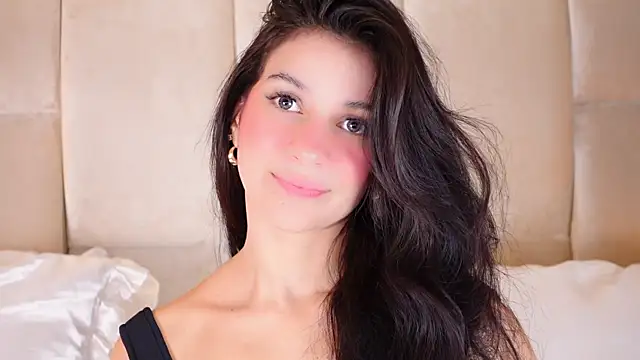 Snapshot of KiraKayleigh1 chatting on September 8, 2025, 11:37 pm KiraKayleigh1 online show from September 8, 2025, 11:37 pm