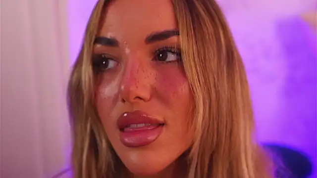 ClaraHazel online show from December 19, 2025, 5:10 am