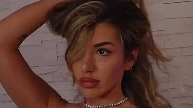 Snapshot of ClaraHazel chatting on February 10, 2026, 4:33 am ClaraHazel online show from February 10, 2026, 4:33 am