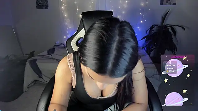 Riana Kean online show from October 22, 2025, 5:40 am