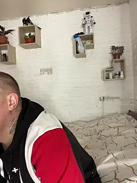 MrMrsRight online show from November 26, 2025, 8:25 am