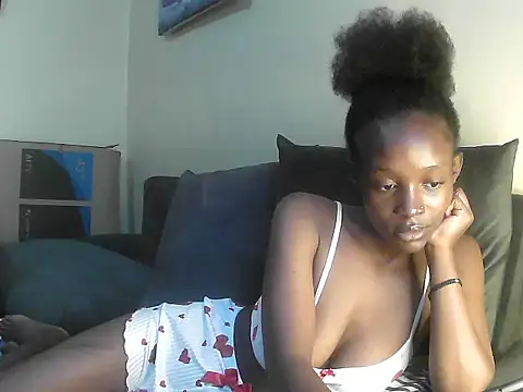 petite clara24 online show from March 11, 2025, 11:15 pm