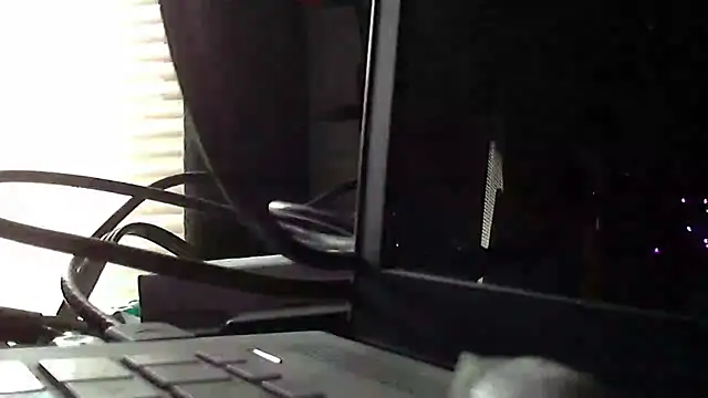 jessicalove99 online show from April 13, 2026, 4:33 pm