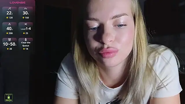 RinaBlondie online show from October 3, 2025, 4:08 pm