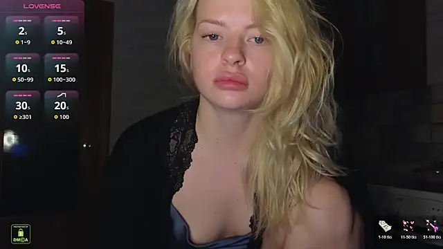 RinaBlondie online show from March 26, 2026, 11:46 pm