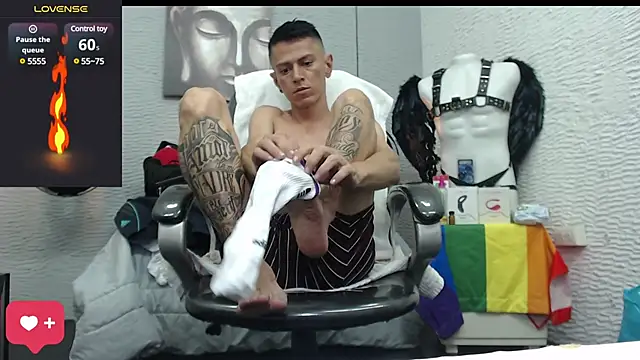 Snapshot of andy_dwels777 chatting on February 19, 2025, 10:31 pm andy dwels777 online show from February 19, 2025, 10:31 pm