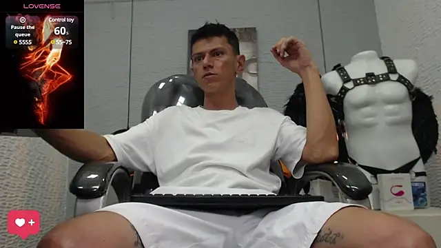 Snapshot of andy_dwels777 chatting on February 2, 2025, 10:17 pm andy dwels777 online show from February 2, 2025, 10:17 pm