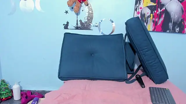  luna  sweet  online show from October 18, 2025, 1:18 am