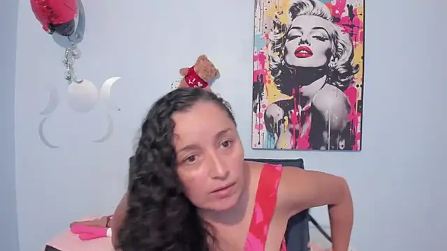  luna  sweet  online show from September 12, 2025, 6:18 pm