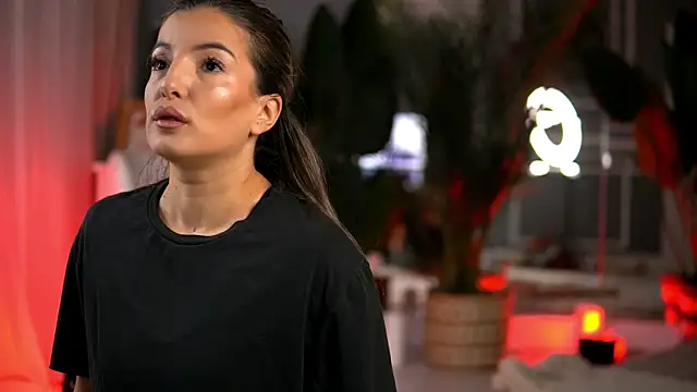 KellyMathews online show from September 18, 2025, 1:52 am