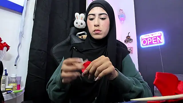 chaymae nah  online show from April 23, 2026, 11:39 pm