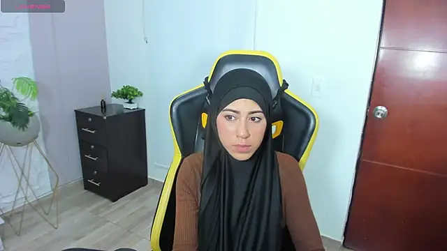 chaymae nah  online show from March 19, 2025, 7:27 pm