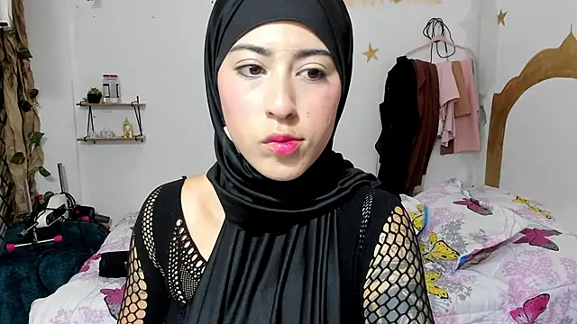 chaymae nah  online show from September 24, 2025, 10:48 pm