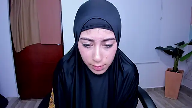 chaymae nah  online show from March 11, 2025, 2:10 am