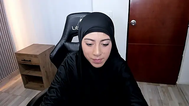 chaymae nah  online show from March 18, 2025, 7:33 pm