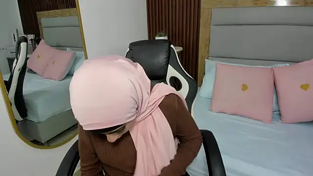 chaymae nah  online show from March 4, 2025, 3:37 pm