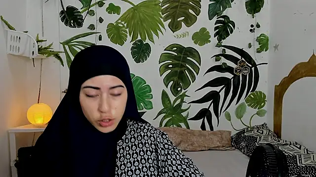 chaymae nah  online show from October 11, 2025, 12:33 am