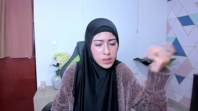 chaymae nah  online show from March 10, 2025, 11:06 pm