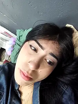 chaymae nah  online show from April 18, 2026, 7:58 pm