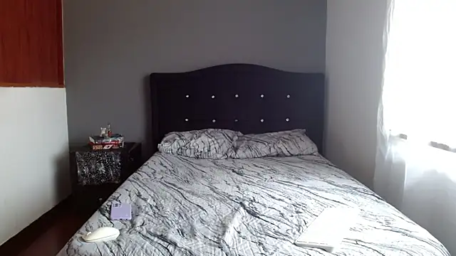 Emilia 1995 online show from September 10, 2025, 3:55 pm