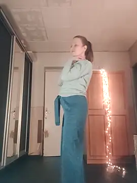 Evelina cute online show from November 13, 2025, 4:00 pm