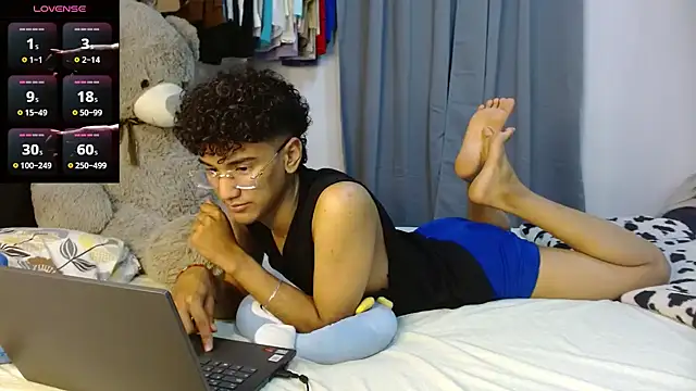 harrytwink18 online show from April 15, 2026, 7:07 pm