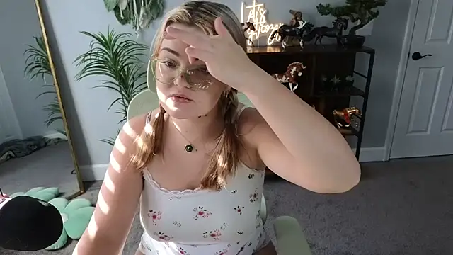 rodeobrii online show from November 3, 2025, 1:47 pm