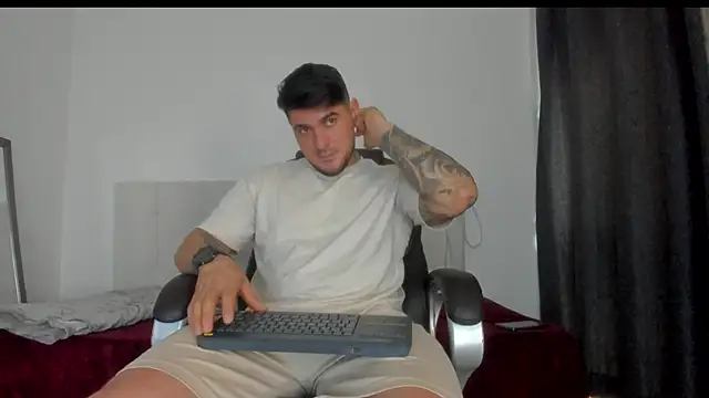 Teilor Creed online show from November 18, 2025, 7:39 pm