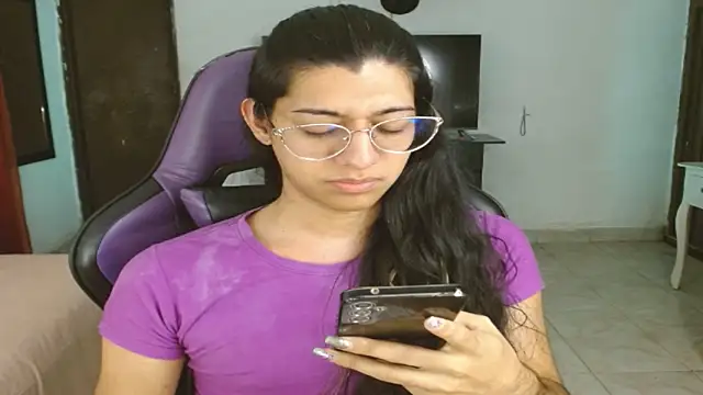 engielphoenis14 online show from February 12, 2026, 6:24 am