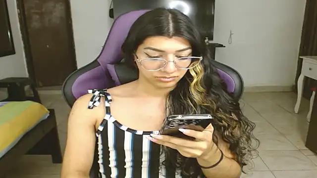 engielphoenis14 online show from February 13, 2025, 7:13 am