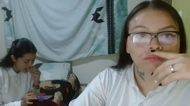 Snapshot of clayre_and_jill chatting on February 5, 2026, 3:24 am clayre and jill online show from February 5, 2026, 3:24 am