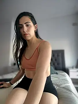 alessandra-a online show from October 7, 2025, 9:16 pm