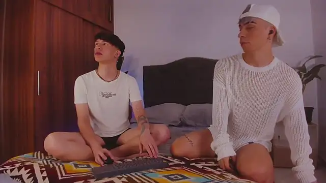 2gays 1Str8 online show from December 28, 2024, 9:51 pm