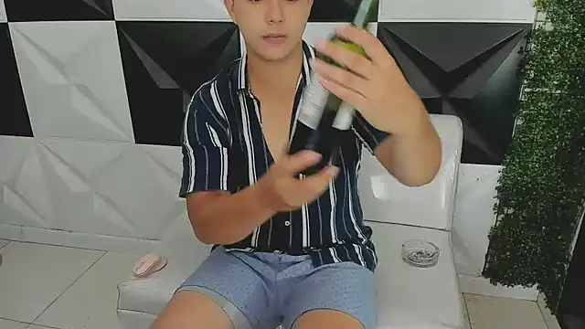 Dani cumboy online show from October 10, 2025, 2:07 pm