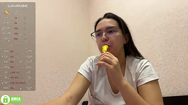 Snapshot of the_princese chatting on February 7, 2025, 4:46 pm the princese online show from February 7, 2025, 4:46 pm