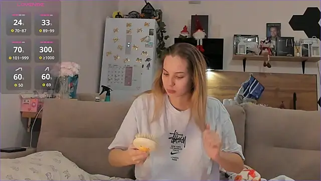 Girl alone home online show from January 13, 2026, 3:54 am