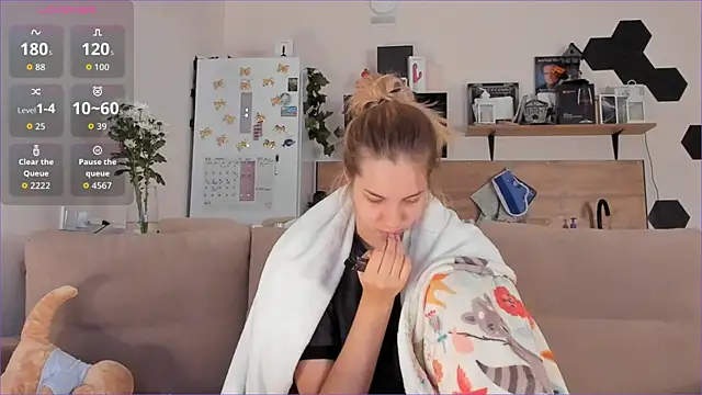 Girl alone home online show from October 17, 2025, 3:54 am