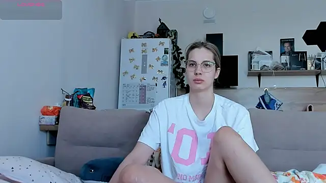 Girl alone home online show from May 22, 2026, 3:48 am