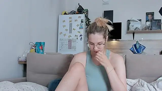 Girl alone home online show from May 29, 2026, 3:56 am