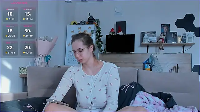 Girl alone home online show from March 27, 2026, 3:59 am