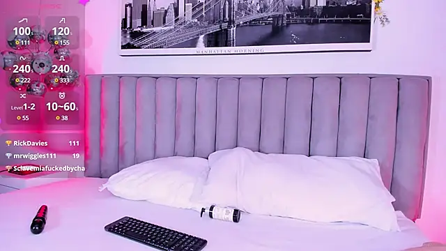 Snapshot of MandyWester chatting on February 4, 2025, 2:39 am MandyWester online show from February 4, 2025, 2:39 am
