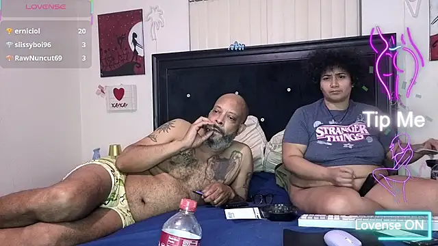 Snapshot of MrAndMrsCrook chatting on January 9, 2026, 2:40 am MrAndMrsCrook online show from January 9, 2026, 2:40 am