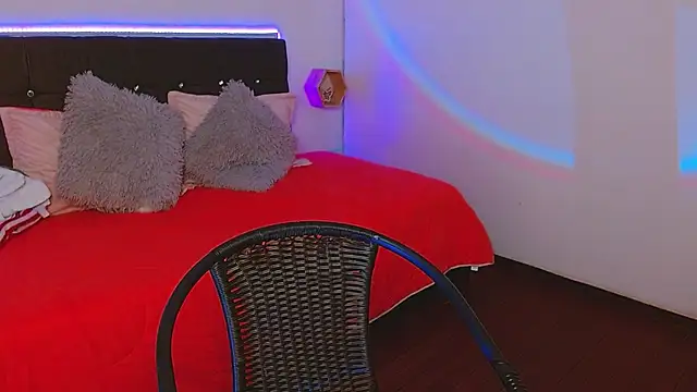 karlamorris  online show from March 19, 2025, 2:24 pm