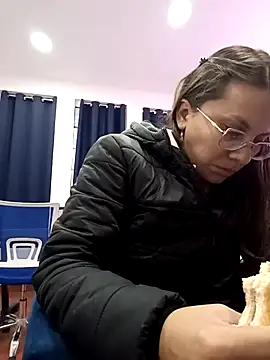 karlamorris  online show from September 17, 2025, 1:35 pm