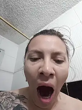 karlamorris  online show from October 13, 2025, 12:07 pm