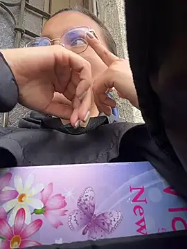 karlamorris  online show from February 12, 2026, 1:11 pm