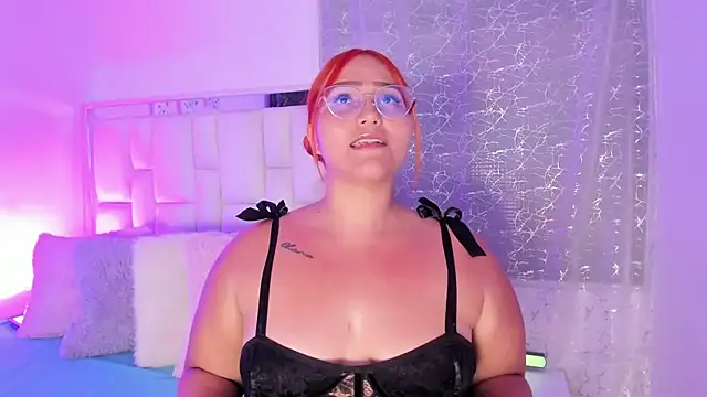 Snapshot of LeahxBarker chatting on October 30, 2025, 1:37 am LeahxBarker online show from October 30, 2025, 1:37 am