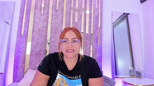 Snapshot of LeahxBarker chatting on March 19, 2025, 4:57 am LeahxBarker online show from March 19, 2025, 4:57 am