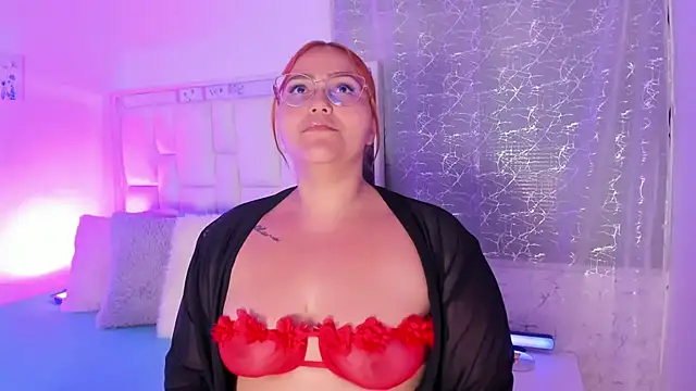 Snapshot of LeahxBarker chatting on November 12, 2025, 1:54 am LeahxBarker online show from November 12, 2025, 1:54 am