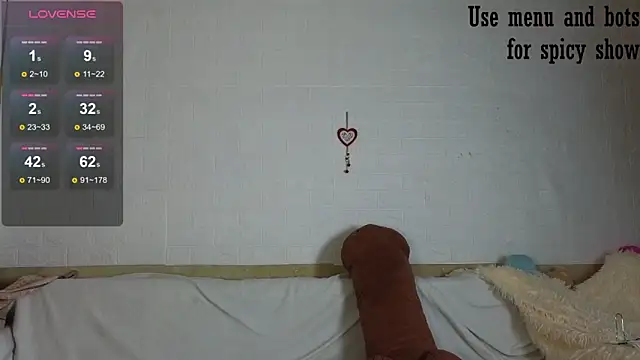 Snapshot of Evelina_Mi4 chatting on March 17, 2025, 10:29 pm Evelina Mi4 online show from March 17, 2025, 10:29 pm